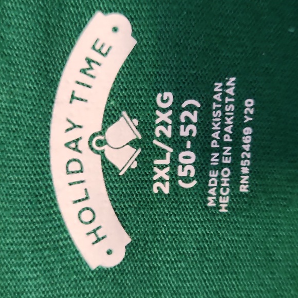 Holiday Time Green Cat T-Shirt with Festive Wreath - Picture 2 of 2